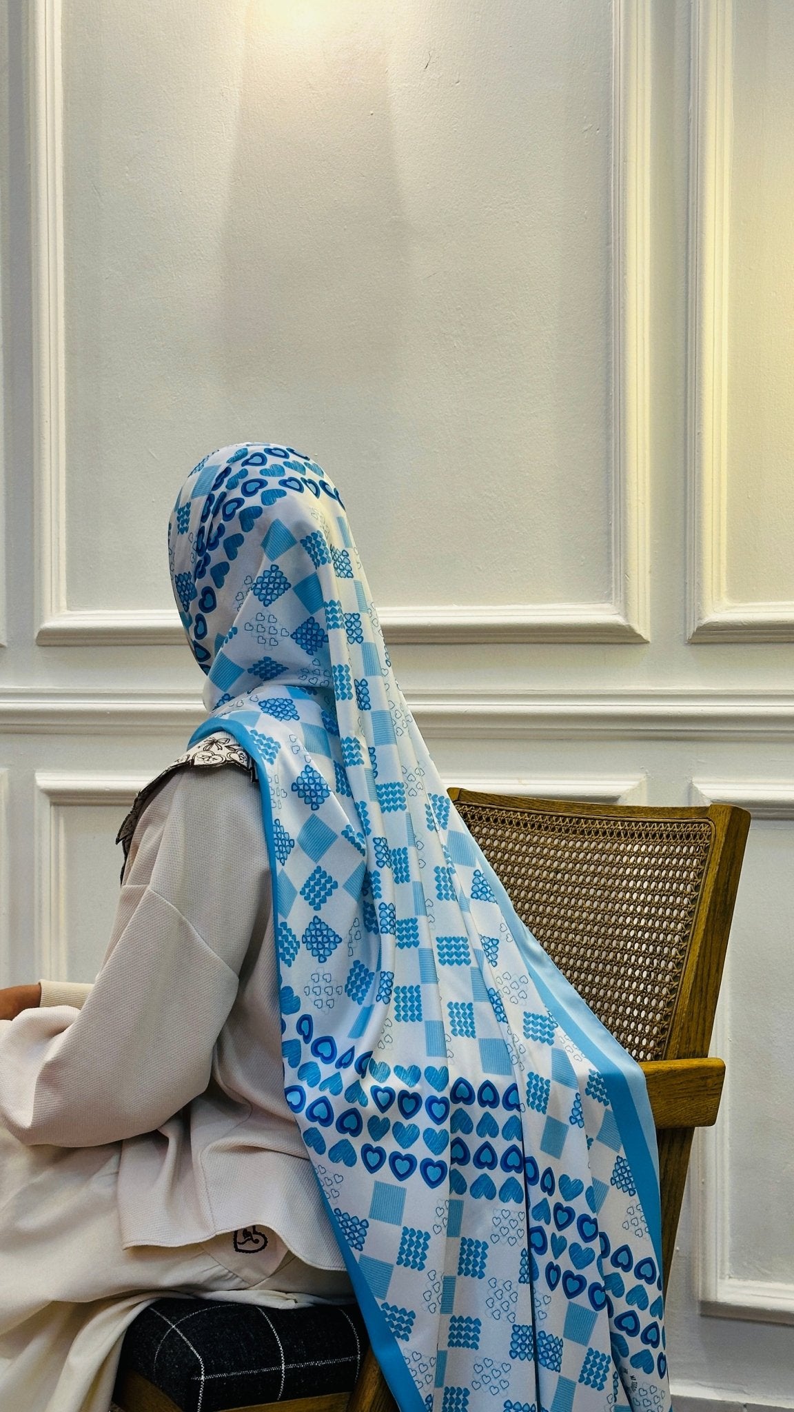 Blue Heart in shawl - MyTeddyScarf