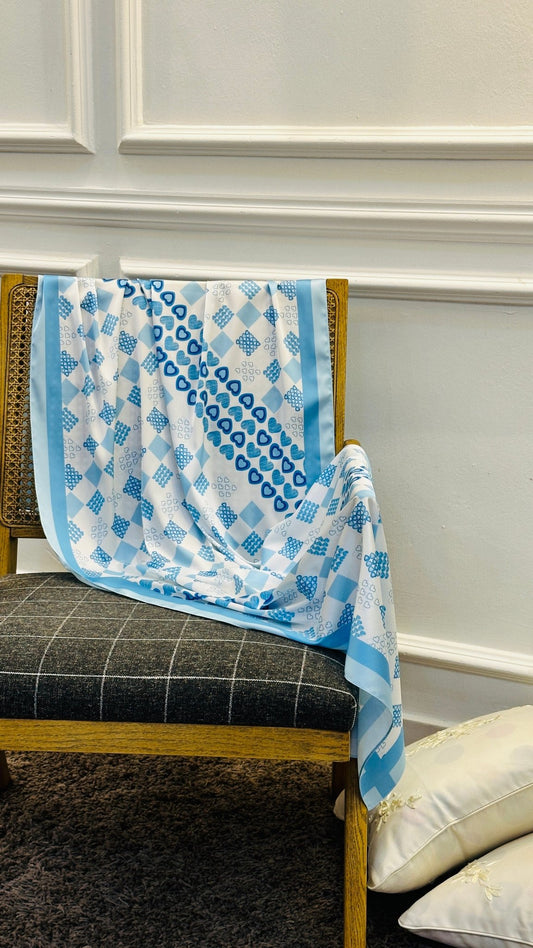 Blue Heart in shawl - MyTeddyScarf