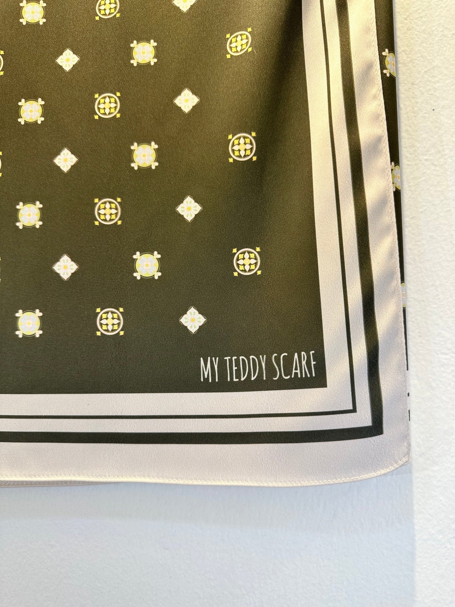 Diamond in Olive Square - MyTeddyScarf