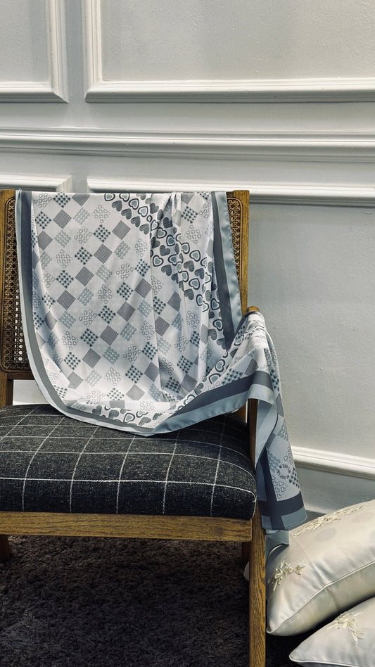 Grey Heart in shawl - MyTeddyScarf