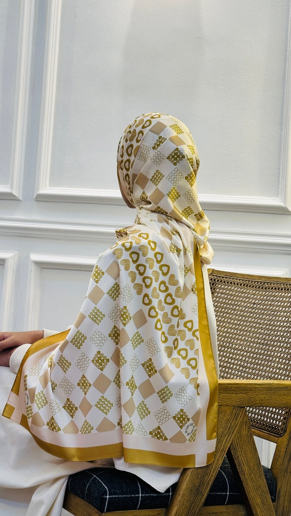 Heart of Gold in shawl - MyTeddyScarf